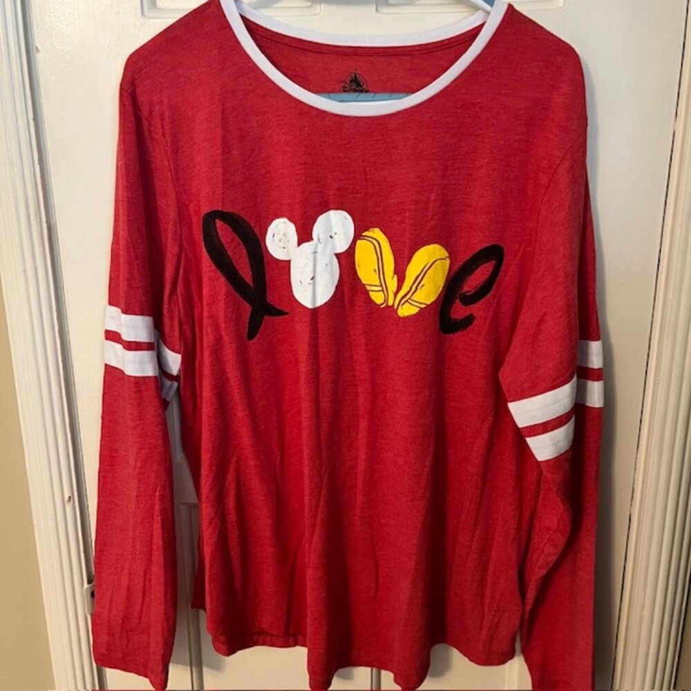 DISNEY WOMEN'S LONG SLEEVE T-SHIRT; MICKEY MOUSE LOVE, RED; 2XL; GENTLY WORN